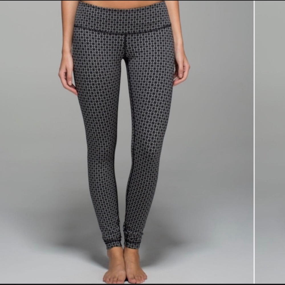 Lululemon • Black & Gray Wunder Under Leggings • 4